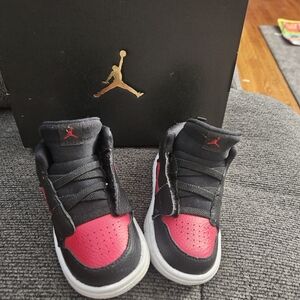 Jordan Kids Shoes in Black and Red